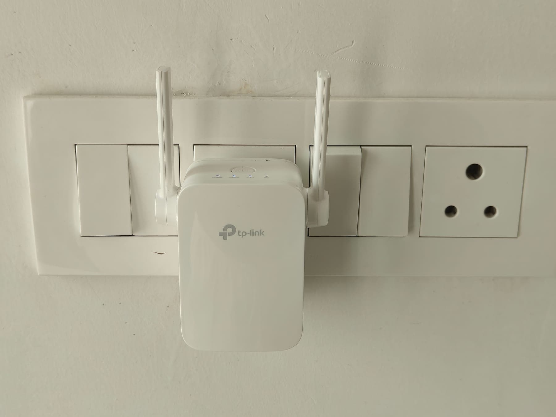 A dedicated WiFi extender keeping every room reliably connected.