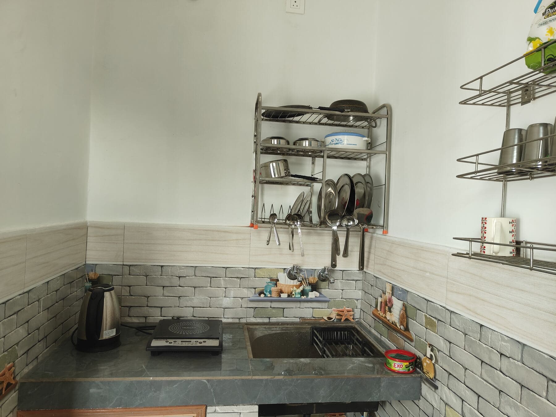 A kitchen that stays open.